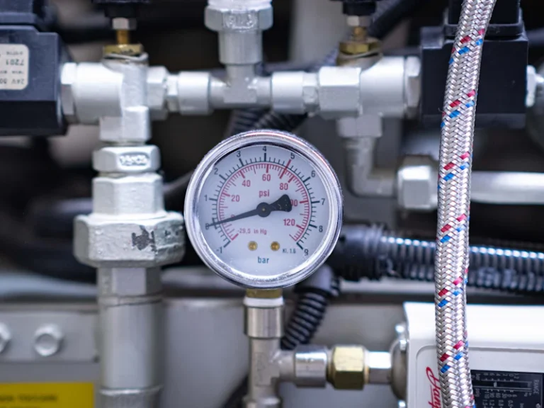 Refrigerant pressure gauges used for AC gas filling